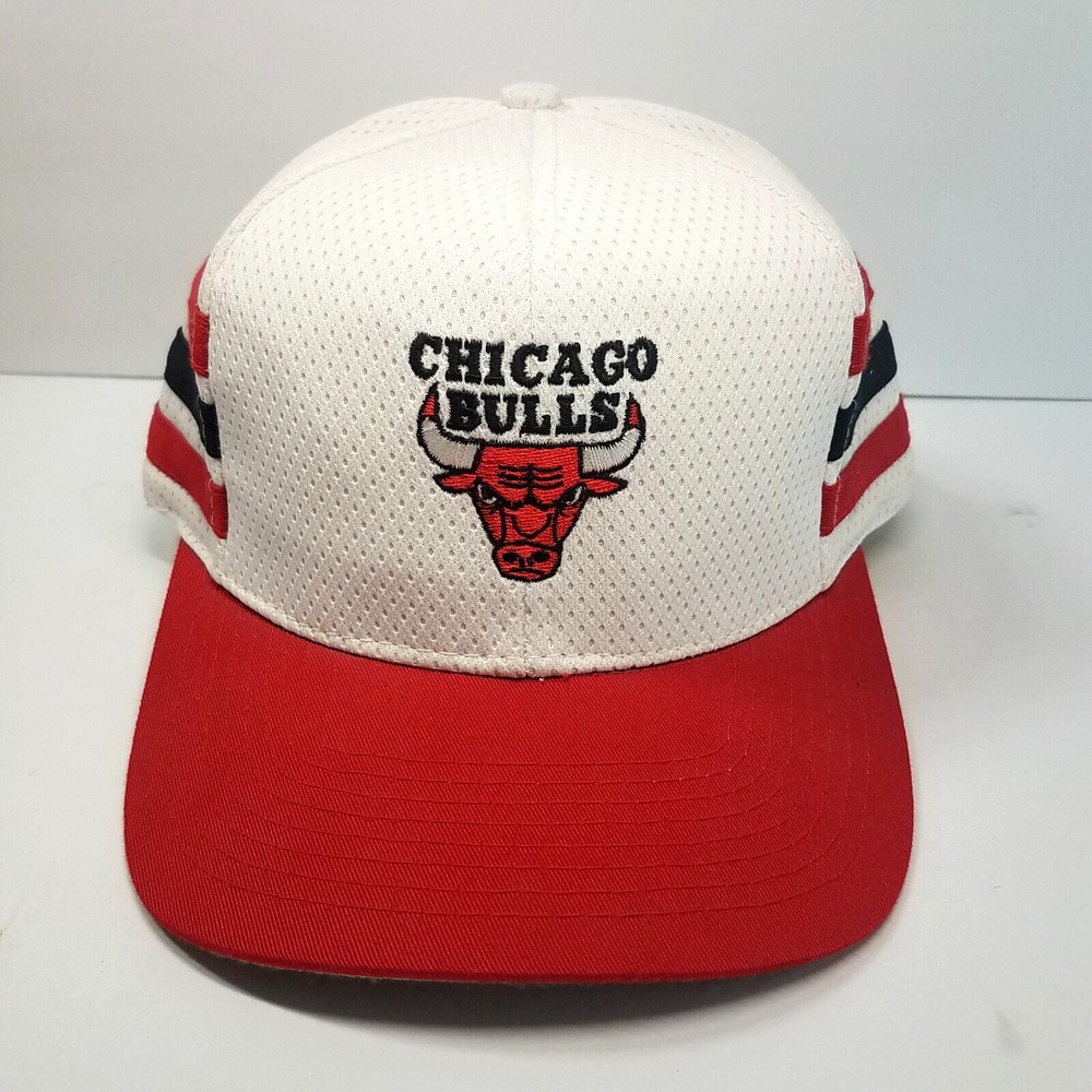 Vintage 1990s Chicago Bulls Hat Fresh Caps Snapback NBA Official Old Bull White